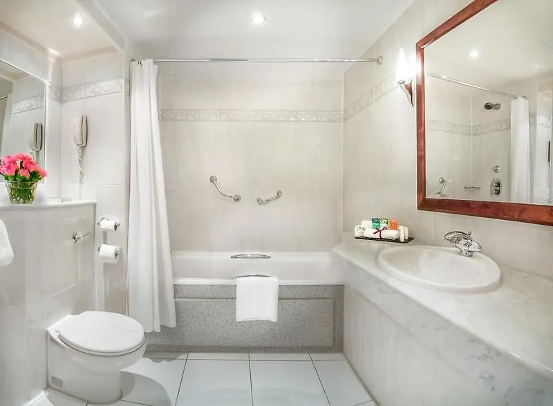 Clyde Court Hotel Dublin 4*,